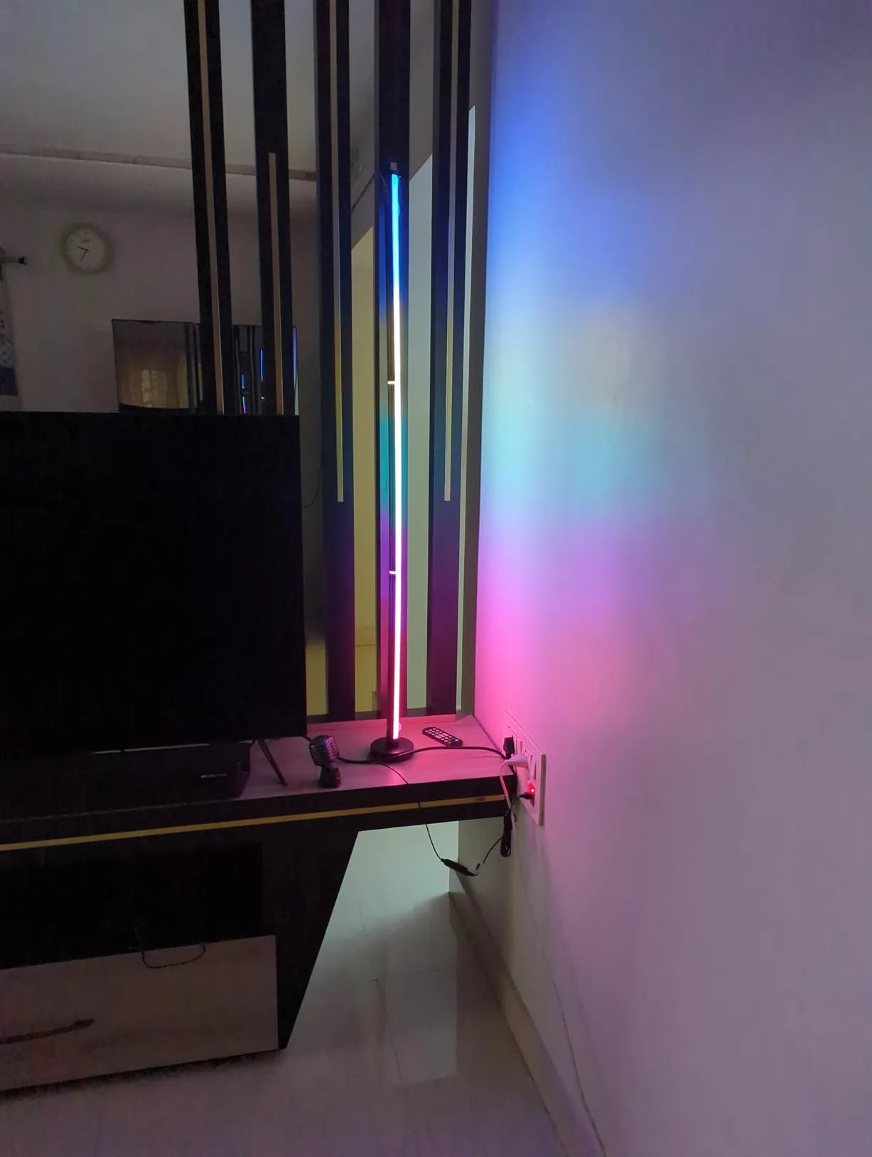 Smart RGB Floor Lamp – Minimal Corner Light for Gaming & Home Decor