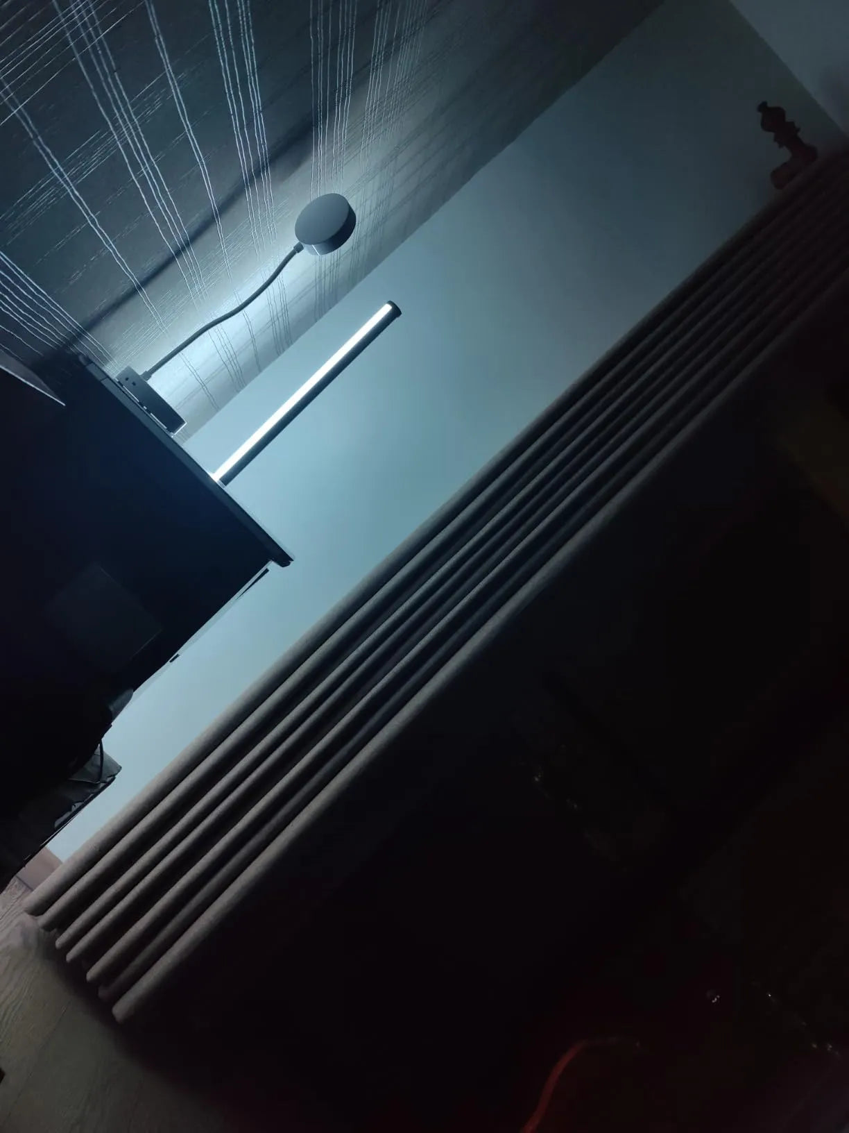 Smart RGB Floor Lamp – Minimal Corner Light for Gaming & Home Decor