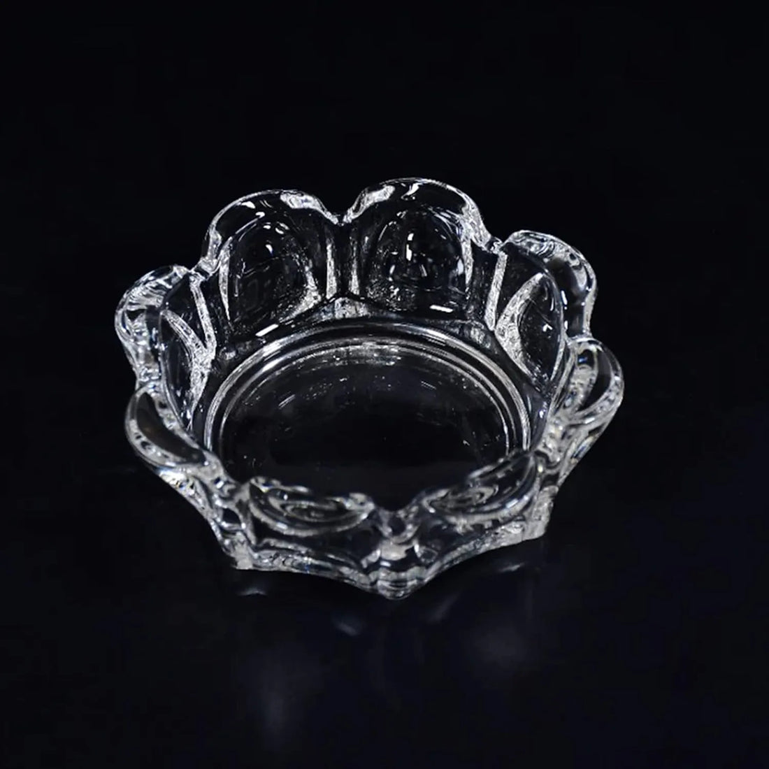Luxury Crystal Glass Ashtray – Heavy Round Design for Tabletop, Bar, Lounge & Party Decor
