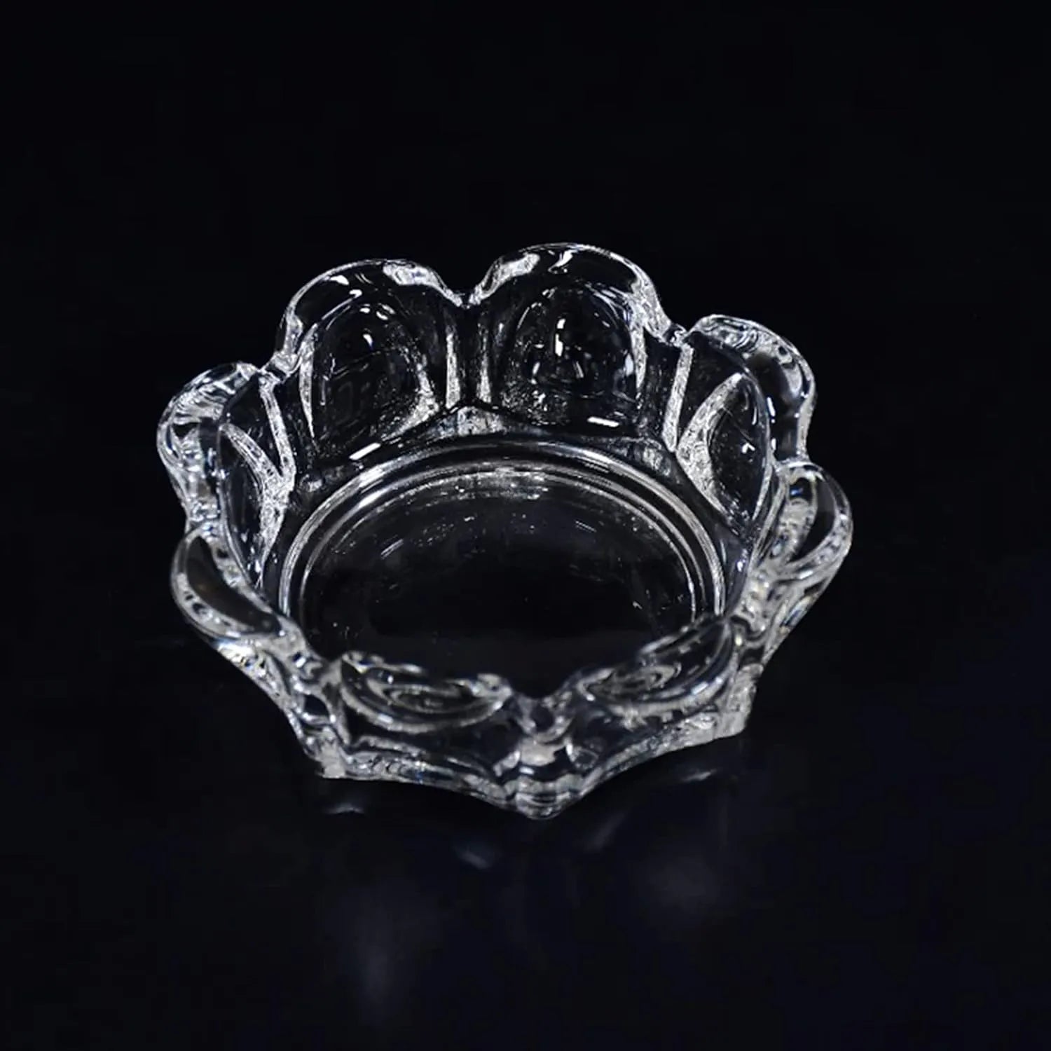 Luxury Crystal Glass Ashtray – Heavy Round Design for Tabletop, Bar, Lounge & Party Decor