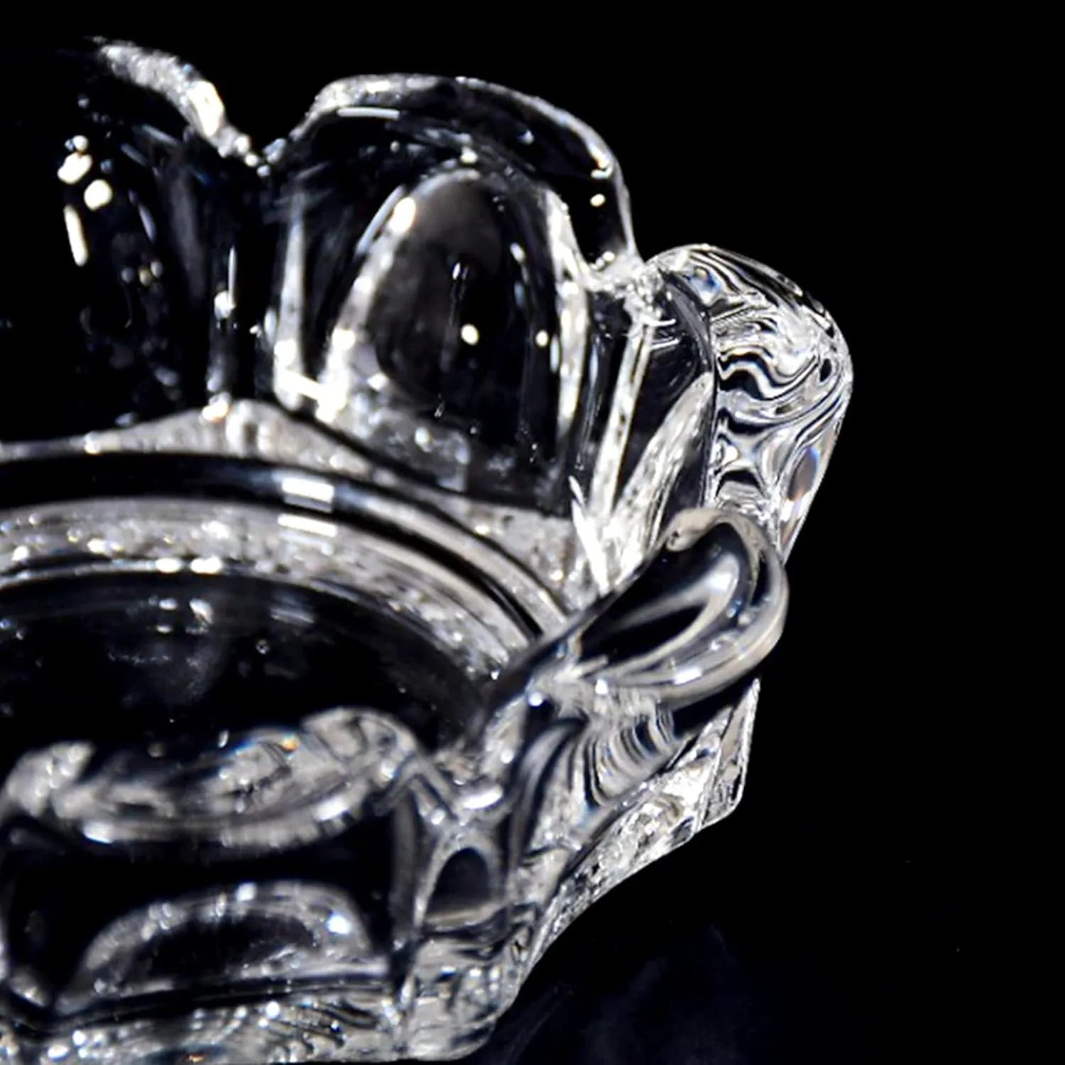 Luxury Crystal Glass Ashtray – Heavy Round Design for Tabletop, Bar, Lounge & Party Decor