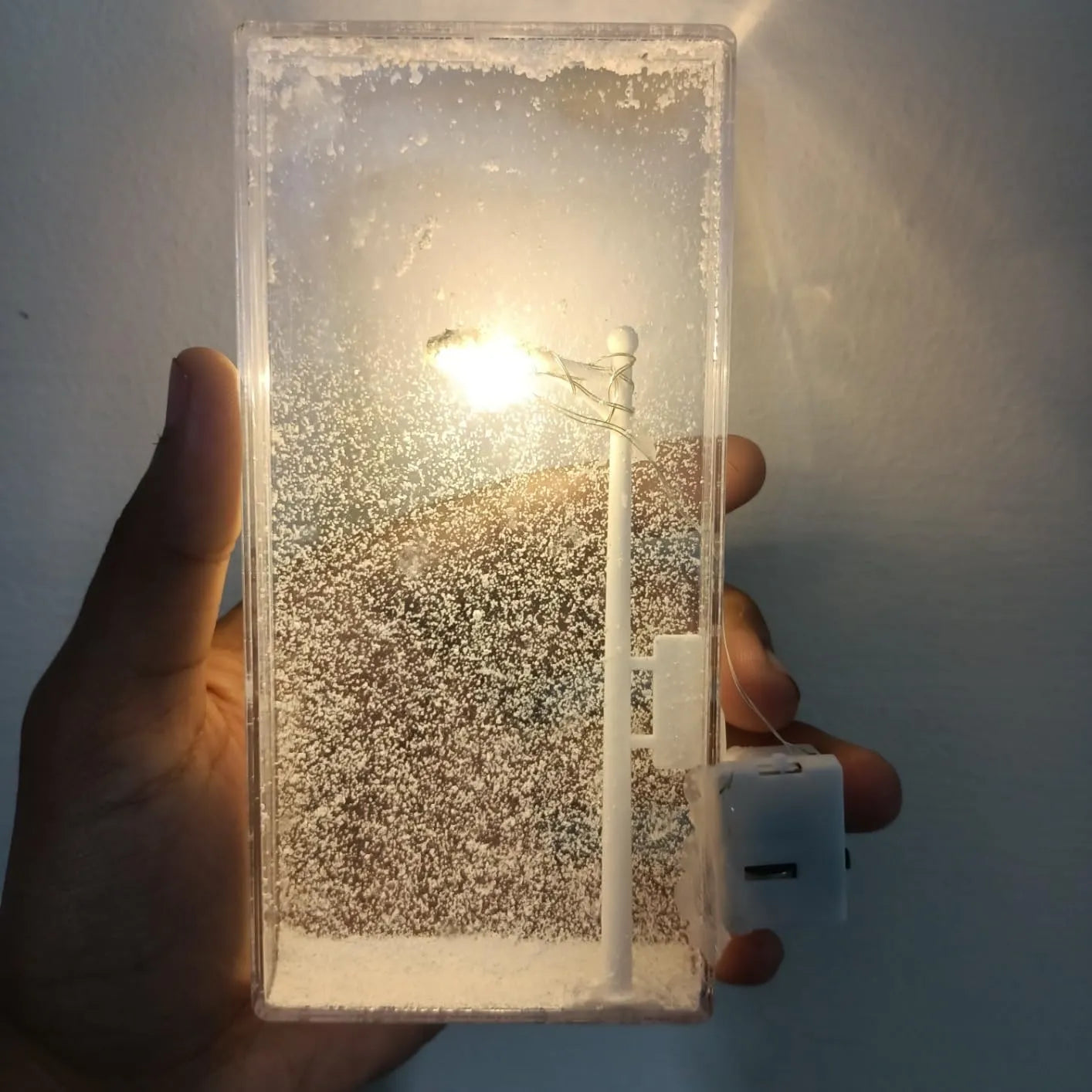 Vintage Snowfall Streetlight Lamp – Festive LED Lantern with Moving Snow & Warm Glow for Cozy Decor, Christmas Vibes, and Gifting