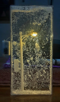 Vintage Snowfall Streetlight Lamp – Festive LED Lantern with Moving Snow & Warm Glow for Cozy Decor, Christmas Vibes, and Gifting