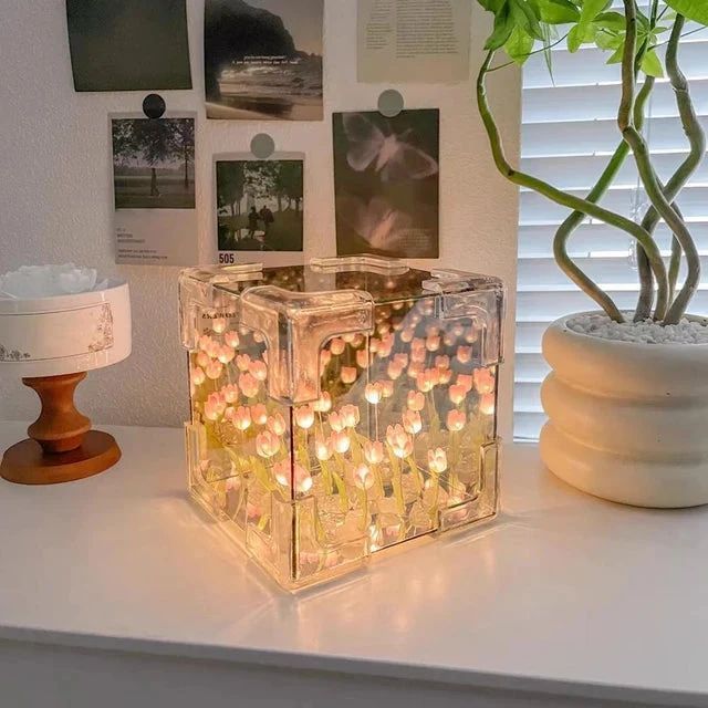 Tulip Cube Mirror Lamp