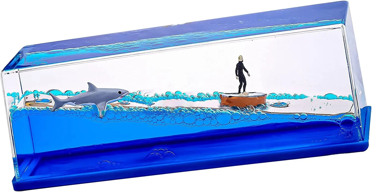 Floating Man vs Shark Water Tank Paperweight – Anti-Stress Liquid Motion Decor Toy for Office, Desk & Gifts – Unsinkable Diver Optical Illusion