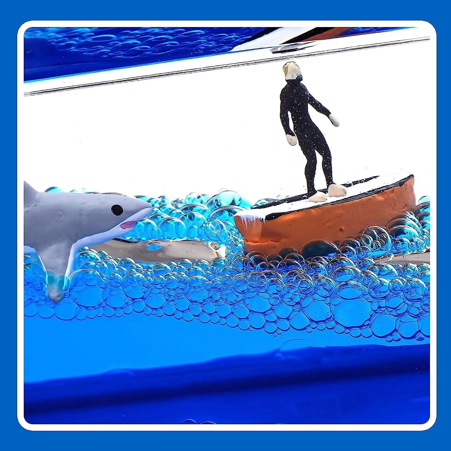 Floating Man vs Shark Water Tank Paperweight – Anti-Stress Liquid Motion Decor Toy for Office, Desk & Gifts – Unsinkable Diver Optical Illusion