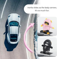 Sliding Bear Dashboard Toy – Wind-Up Skateboard Animal Figurine for Car Decor, Home Shelf & Desk Fun – No Battery Motion Ornament