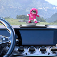 Sliding Bear Dashboard Toy – Wind-Up Skateboard Animal Figurine for Car Decor, Home Shelf & Desk Fun – No Battery Motion Ornament