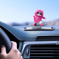 Sliding Bear Dashboard Toy – Wind-Up Skateboard Animal Figurine for Car Decor, Home Shelf & Desk Fun – No Battery Motion Ornament