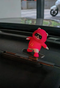 Sliding Bear Dashboard Toy – Wind-Up Skateboard Animal Figurine for Car Decor, Home Shelf & Desk Fun – No Battery Motion Ornament