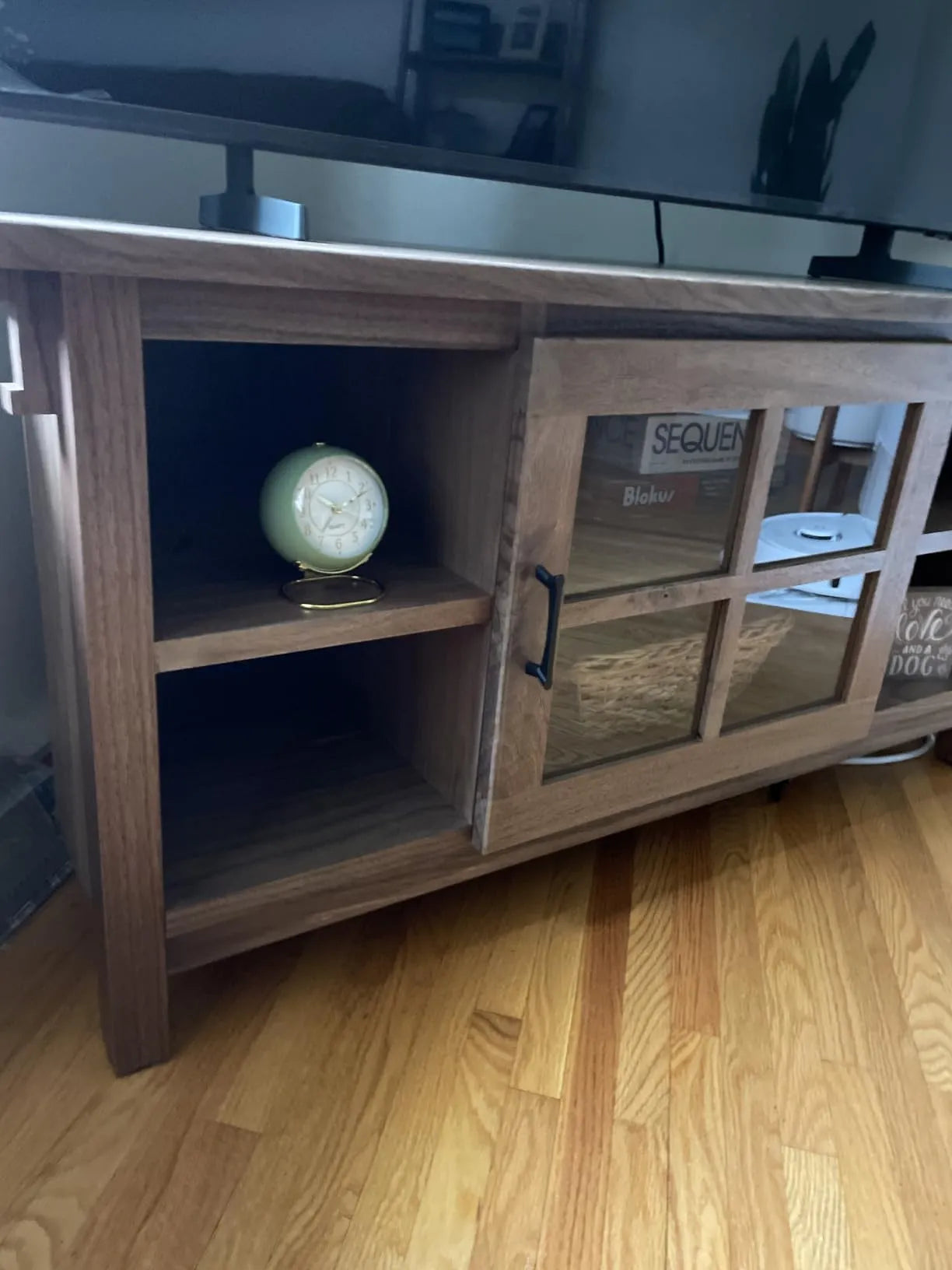 Silent Non-Ticking Round Desk Clock for Bedroom, Study, or Office – Minimalist Design with Quartz Movement – Battery Operated